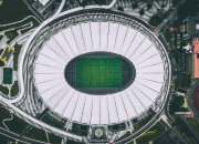 德布劳内迎来三赛季出色发挥，巴塞罗那观众热烈欢呼！引发球迷热议