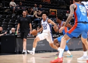 76人险胜复出首战轰40分，欧文关键表现点燃全场！